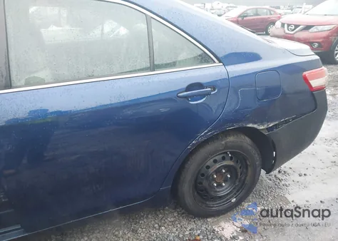 2010 Toyota Camry Le z USA, uszkodzony, nr VIN 4T1BF3EK4AU557275